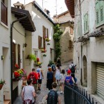 Ulička v Limone sul Garda, Italy