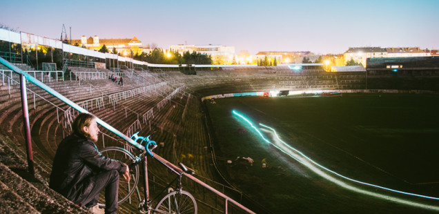 Autoportrét Foto Forest na stadionu v Lužánkách