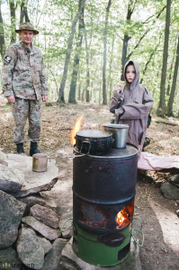 Vaření na kamnech v lese