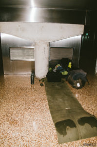 SPaní na letišti v Madridu